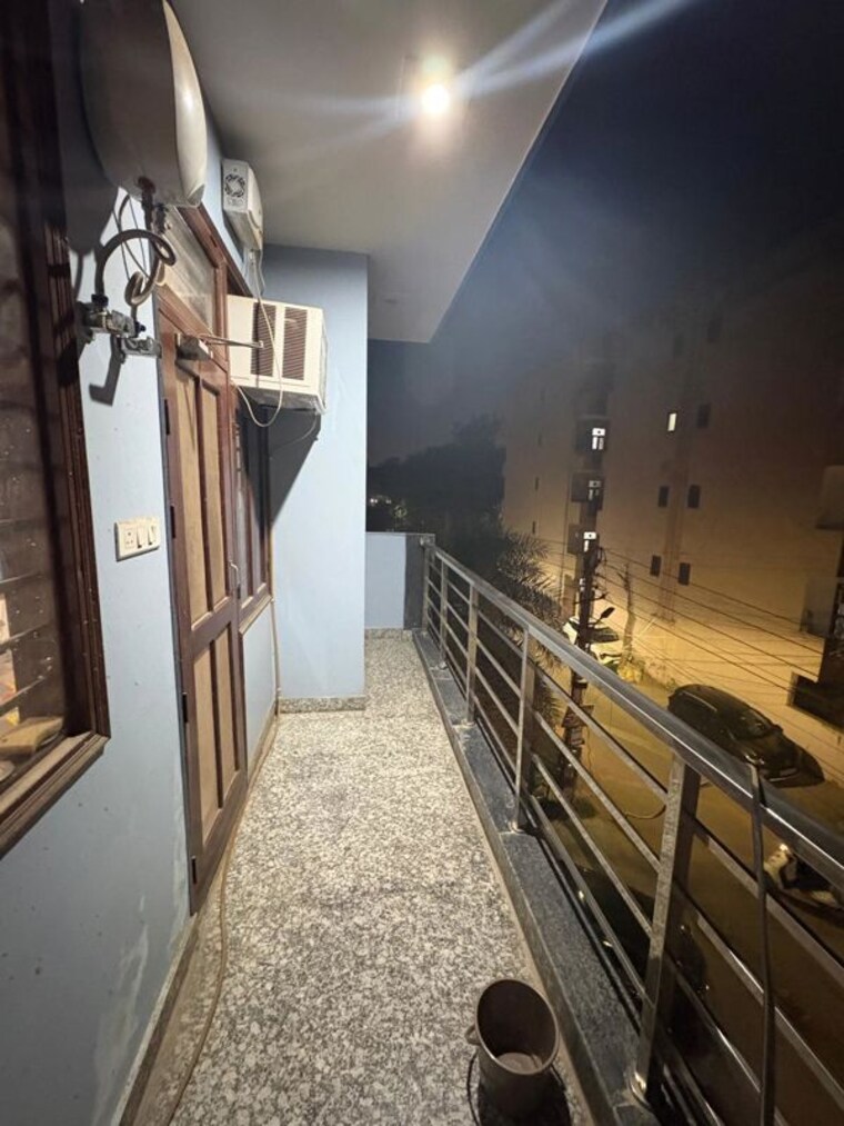 Balcony, sector 40 2.5 Bedroom 1425 Sq.Ft. Builder Floor In Sector 40 Gurgaon 10247395