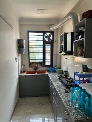 Kitchen in 2.5 BHK Builder Floor at Sector 40 – for Rent