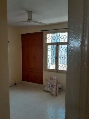 Room in 3 BHK Builder Floor at Ameya Sapphire 57, Sector 57 – for Sale