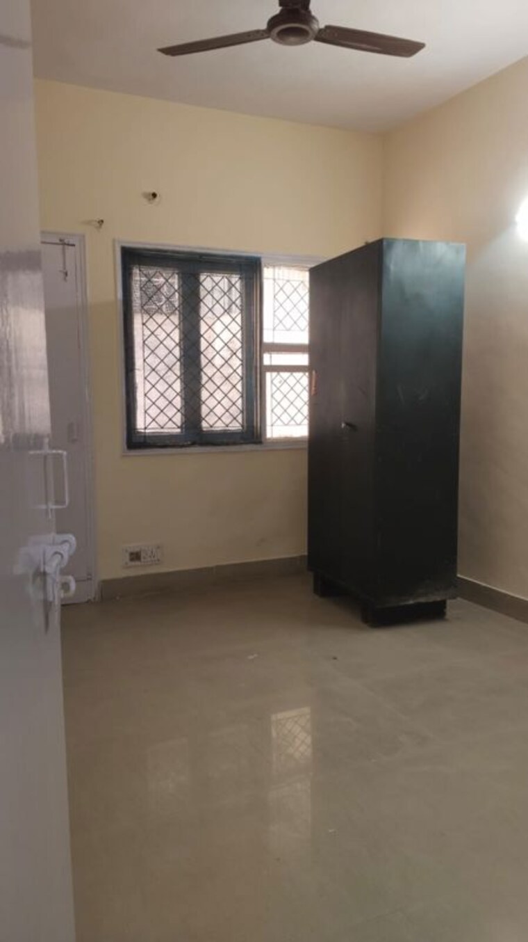 Room, sector 47 2 Bedroom 100 Sq.Ft. Villa In Sector 47 Noida 10247412