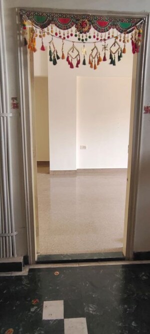 Room in 2 BHK Apartment at Skyrise Apartments, Chembur – for Rent