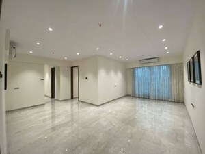 Room in 2 BHK Apartment at Skyrise Apartments, Chembur – for Rent