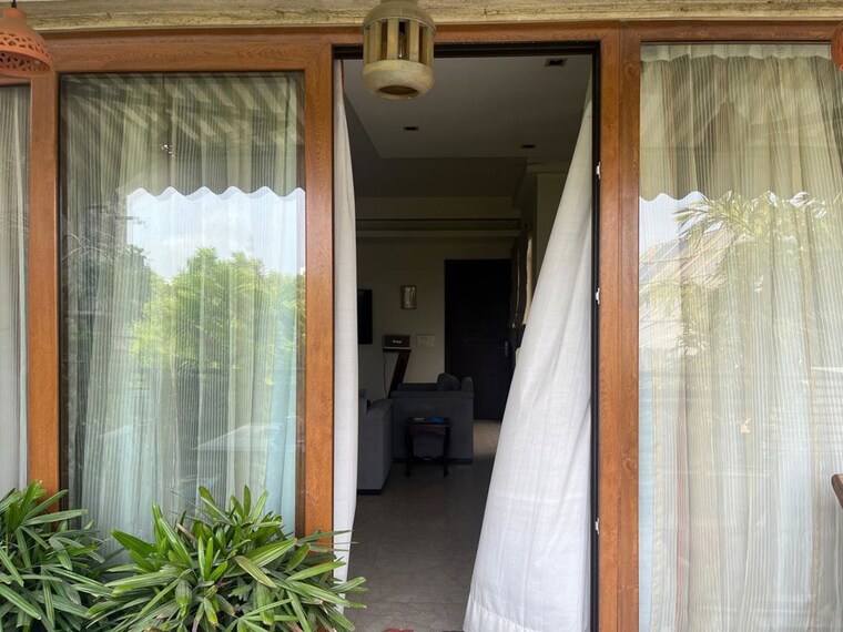 Balcony, chittaranjan park 3 Bedroom 350 Sq.Yd. Builder Floor In Chittaranjan Park Delhi 10232571