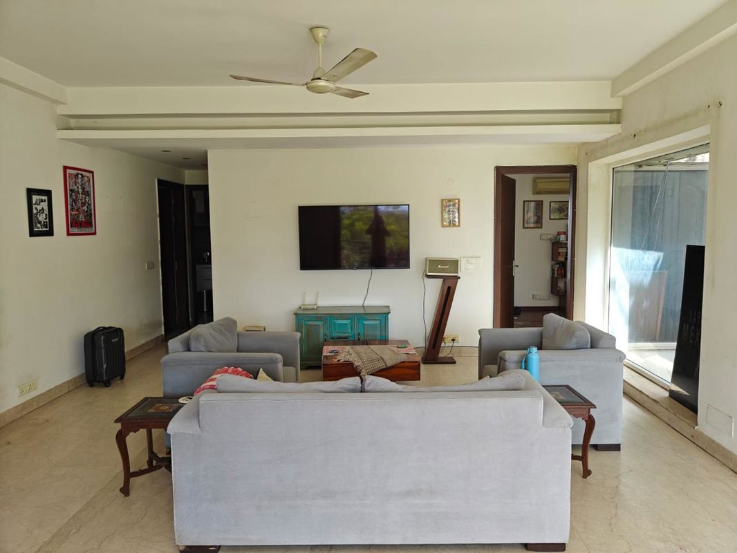 3 BHK + Servant Room Builder Floor For Rent in Chittaranjan Park