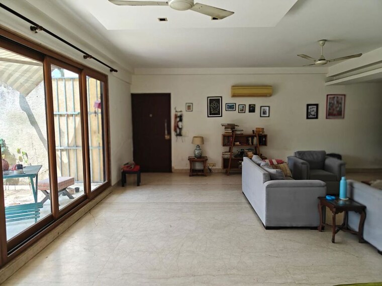 Kitchen, chittaranjan park 3 Bedroom 350 Sq.Yd. Builder Floor In Chittaranjan Park Delhi 10232571