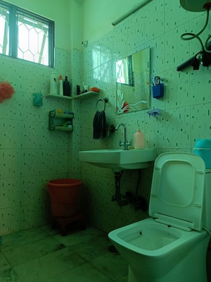 Team Area in 2 BHK Builder Floor at SS Southend Floors, South City 2 – for Sale