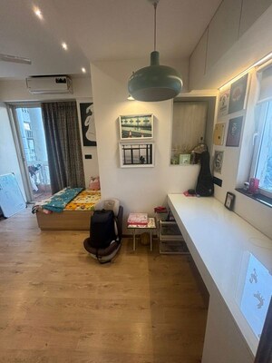 Team Area in 2 BHK Apartment at DLF Regency Park I, Dlf Phase iv – for Rent