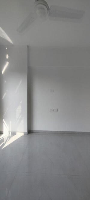 Room in 2 BHK Apartment at Vaibhavlaxmi Queens Avenue, Chembur – for Rent