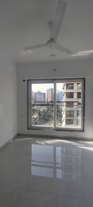 Room in 2 BHK Apartment at Vaibhavlaxmi Queens Avenue, Chembur – for Rent