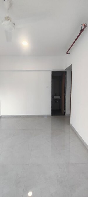 Room in 2 BHK Apartment at Vaibhavlaxmi Queens Avenue, Chembur – for Rent