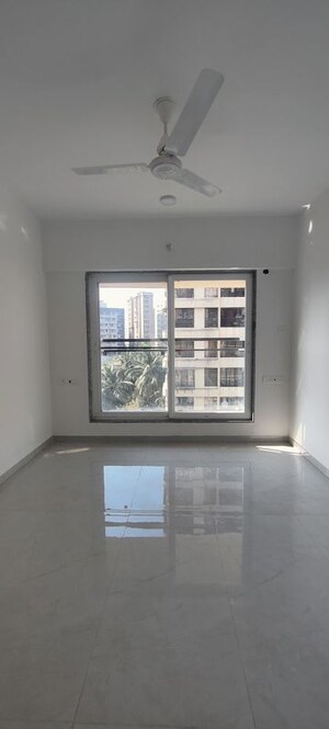 Room in 2 BHK Apartment at Vaibhavlaxmi Queens Avenue, Chembur – for Rent