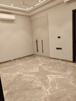 Room in 4 BHK Builder Floor at Maharani Bagh – for Sale