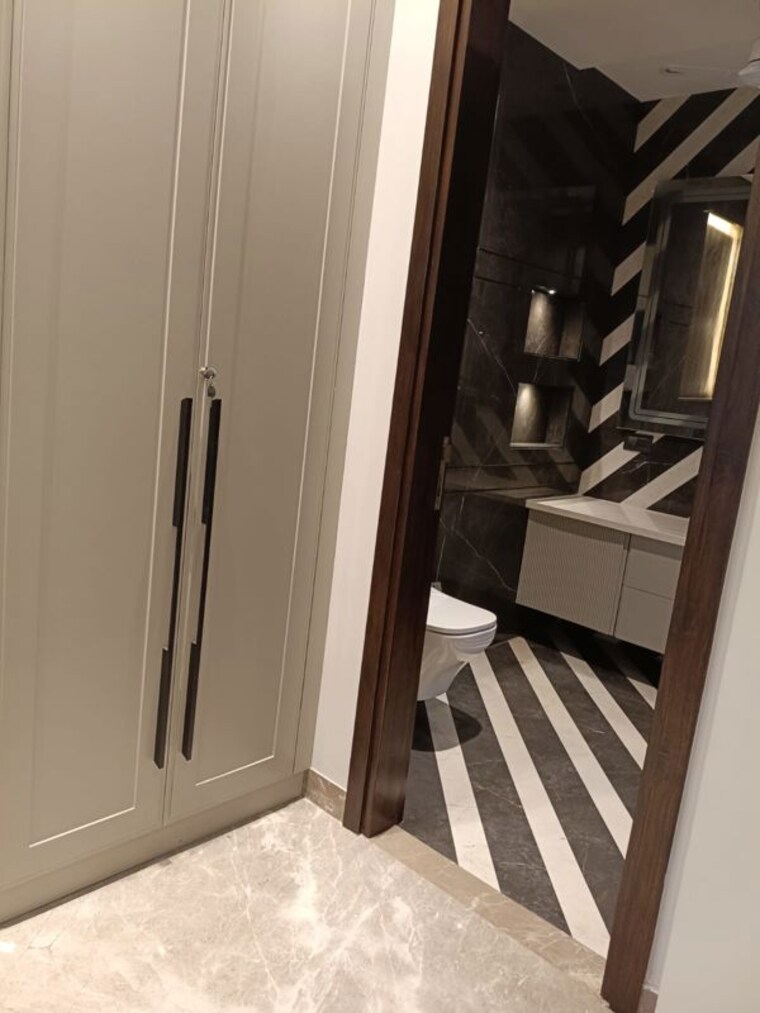 Balcony, maharani bagh 4 Bedroom 500 Sq.Yd. Builder Floor In Maharani Bagh Delhi 10247663