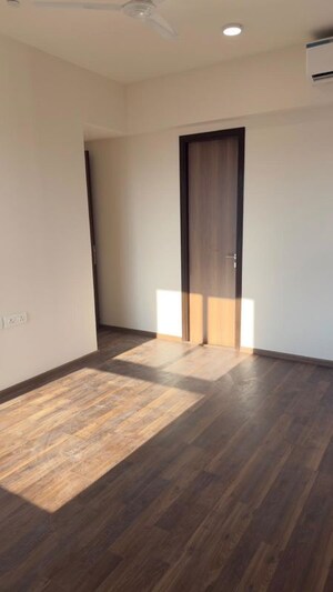 Room in 2 BHK Apartment at Piramal Vaikunth, Balkum Pada – for Sale