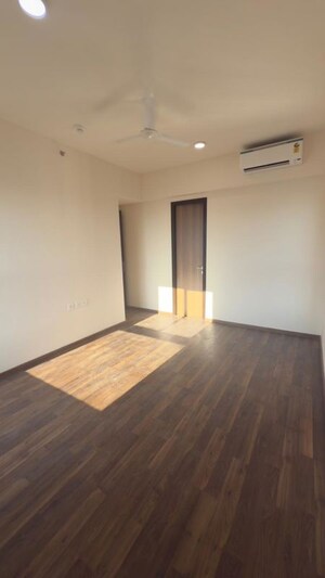 Room in 2 BHK Apartment at Piramal Vaikunth, Balkum Pada – for Sale