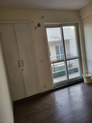 Room in 3 BHK Builder Floor at BPTP Parkland Pride, Sector 77 – for Rent