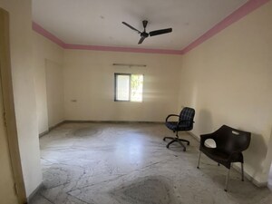 Room in 3 BHK Apartment at Pragati Nagar – for Rent