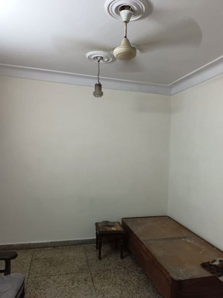 Room, lajpat nagar i 3 Bedroom 900 Sq.Ft. Builder Floor In Lajpat Nagar I Delhi 10247990
