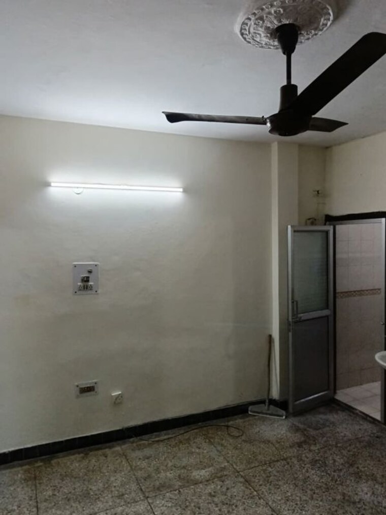 Room, lajpat nagar i 3 Bedroom 900 Sq.Ft. Builder Floor In Lajpat Nagar I Delhi 10247990