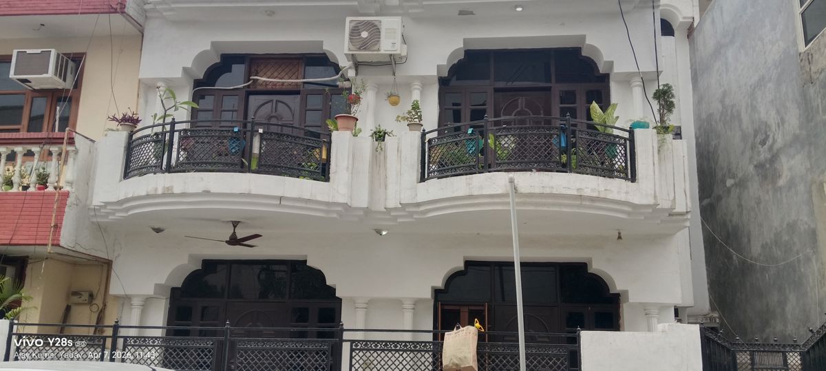 4 BHK + Servant Room 162 Sq.Mt. Villa in RWA Apartments Sector 40