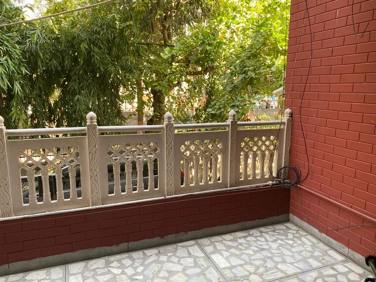 Balcony, south extension ii 3 Bedroom 1800 Sq.Ft. Builder Floor In South Extension ii Delhi 10248057