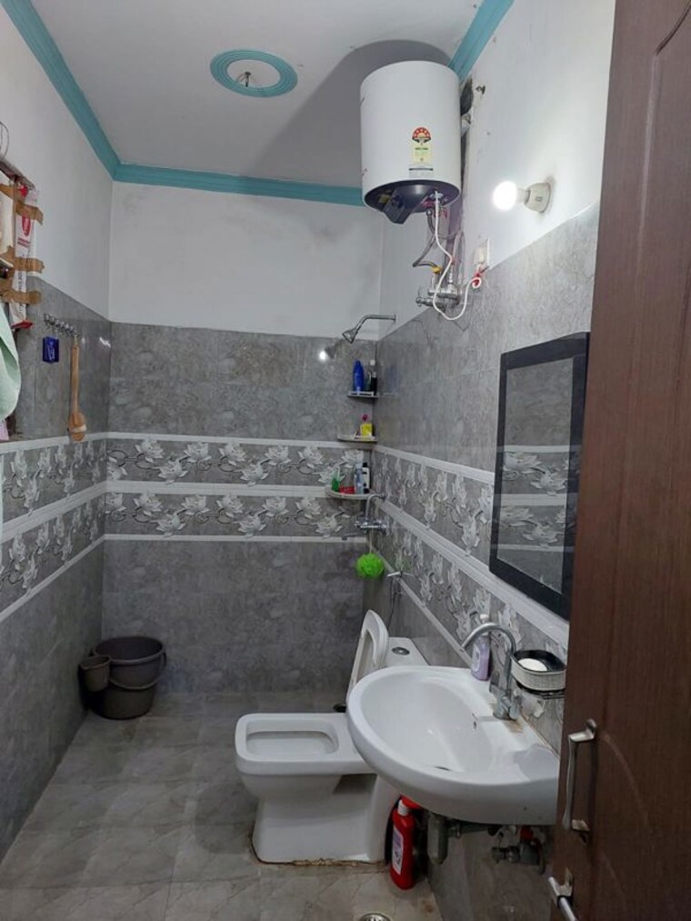 Bathroom, ansal-plaza-sector-23 2 Bedroom 1000 Sq.Ft. Builder Floor In Sector 23 Gurgaon 10248216