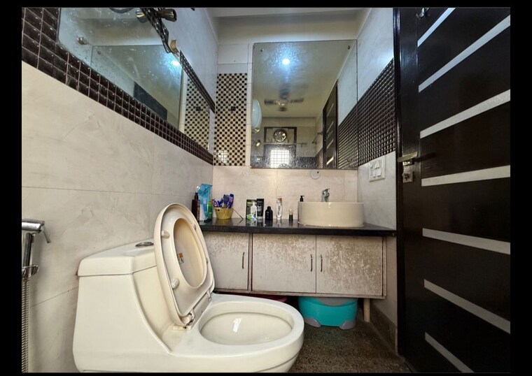 Team Area, chittaranjan park 3 Bedroom 1100 Sq.Ft. Builder Floor In Chittaranjan Park Delhi 10248215