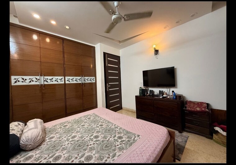 Bedroom, chittaranjan park 3 Bedroom 1100 Sq.Ft. Builder Floor In Chittaranjan Park Delhi 10248215