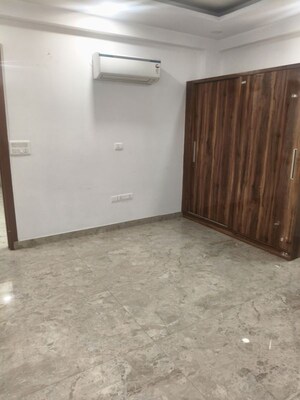 Room in 2 BHK Builder Floor at Ansal Plaza Sector-23, Sector 23 – for Rent