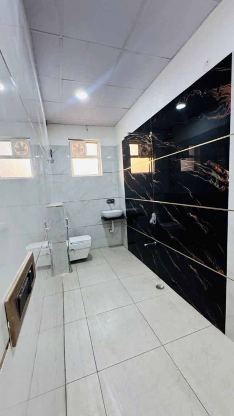 Bathroom, malwa-escon-arena 3 Bedroom 1600 Sq.Ft. Apartment In Lohgarh Zirakpur 10248288