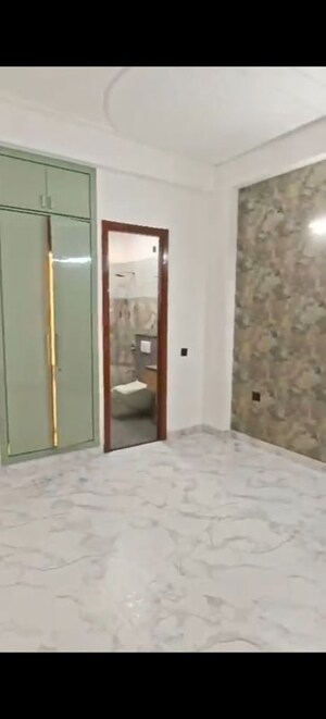 Building Lobby in 3 BHK Builder Floor at Shouryapuram, Lal Kuan – for Sale