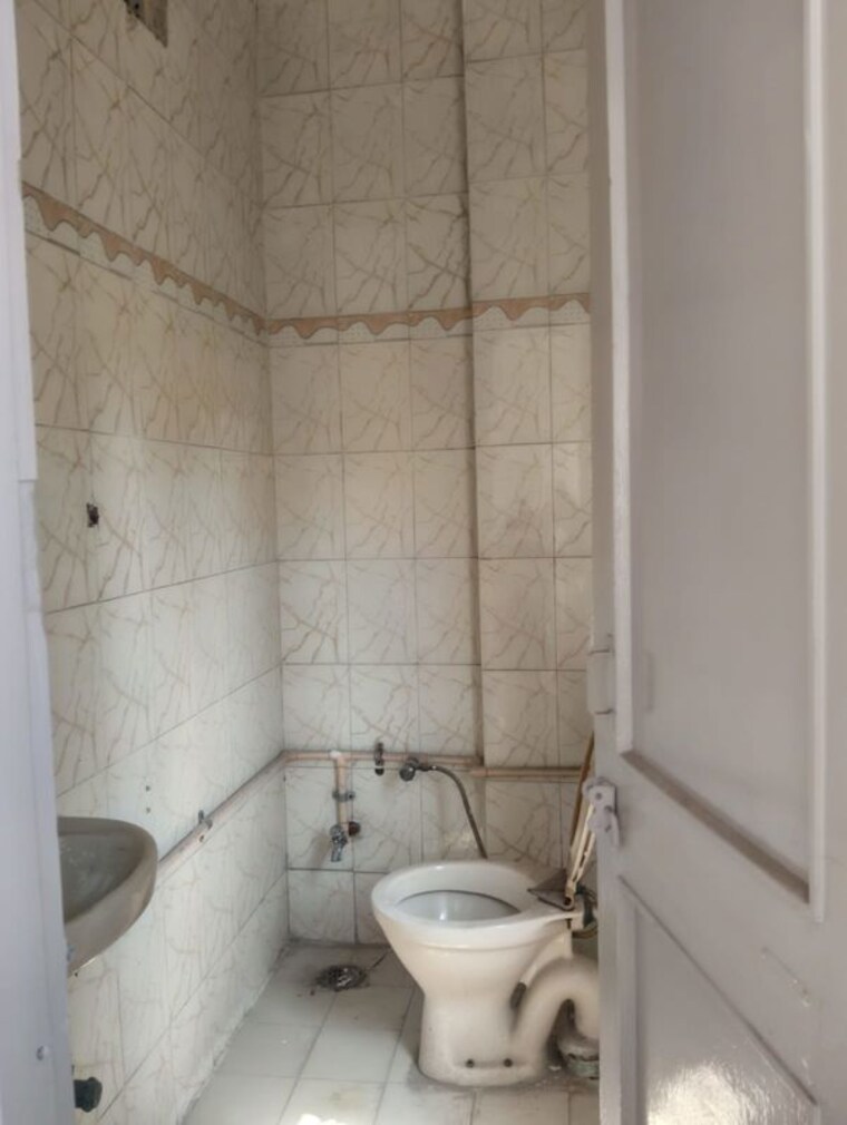 Bathroom, naraina industrial area phase 1 Commercial Office Space 1500 Sq.Ft. In Naraina Industrial Area Phase 1 Delhi 10248315