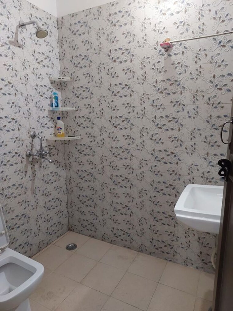 Bathroom, ansal-plaza-sector-23 2 Bedroom 1200 Sq.Ft. Builder Floor In Sector 23 Gurgaon 10248504