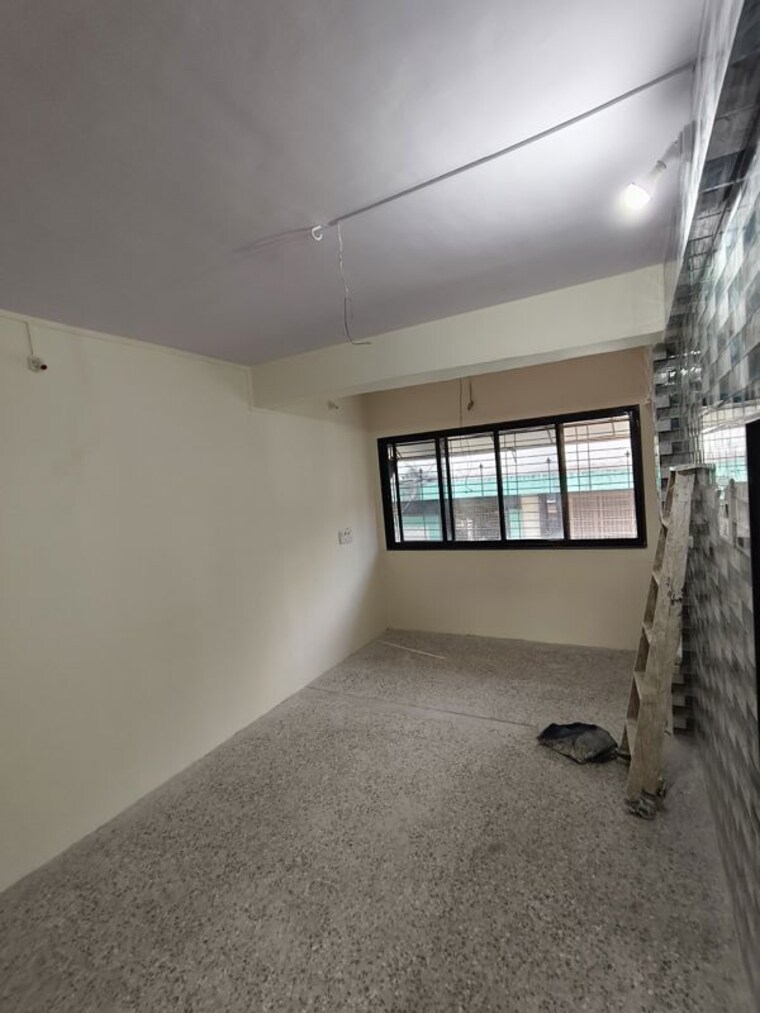 Room, dombivli east Commercial Office Space 650 Sq.Ft. In Dombivli East Thane 10247646