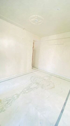 Room in 2 BHK Builder Floor at Mayur Vihar 1 – for Rent