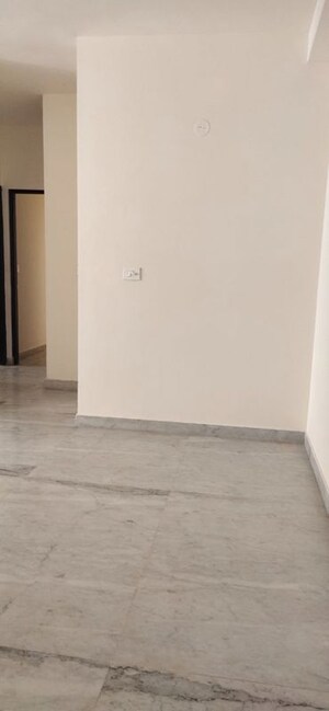 Room in 2 BHK Apartment at Lodha Luxuria Priva, Majiwada – for Rent