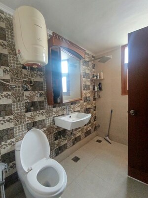 Bathroom in 3 BHK Apartment at Gracious Tower, Sector 56 – for Rent
