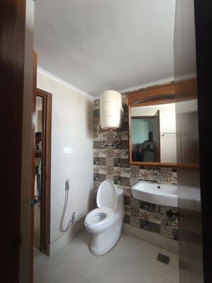 Bathroom in 3 BHK Apartment at Gracious Tower, Sector 56 – for Rent