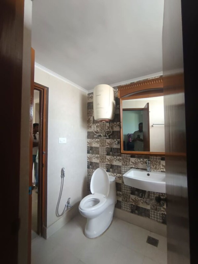 Bathroom, gracious-tower 3 Bedroom 1205 Sq.Ft. Apartment In Sector 56 Gurgaon 10248953