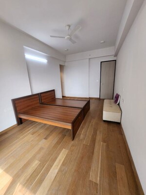 Room in 4 BHK Apartment at Adani Ten BKC, Bandra East – for Rent