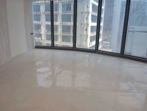 Room in 4 BHK Apartment at Raheja Imperia, Worli – for Sale