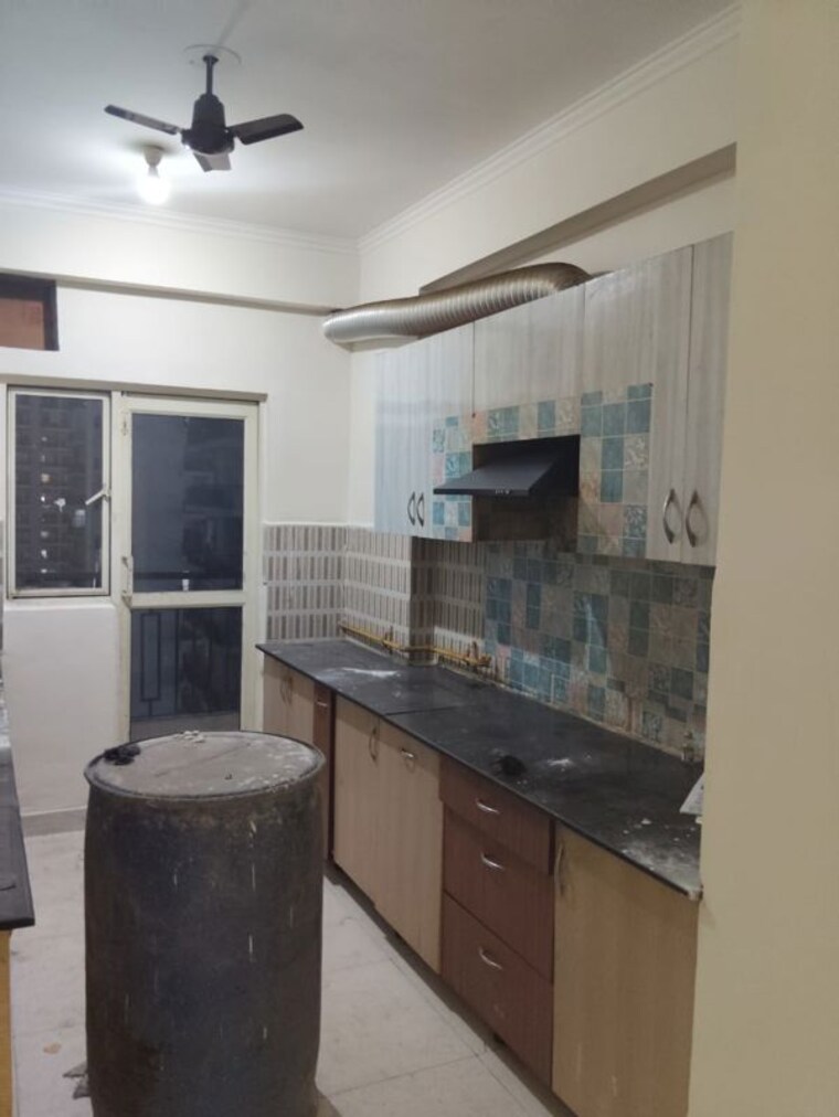 Kitchen, maxblis-white-house 3 Bedroom 1760 Sq.Ft. Apartment In Sector 75 Noida 10249050