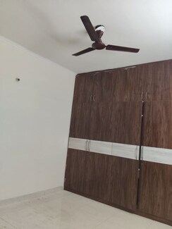 3 BHK + Servant Room Apartment For Rent in Maxblis White House