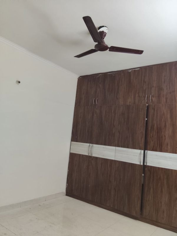 3 BHK + Servant Room Apartment For Rent in Maxblis White House