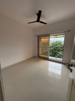 Room in 2 BHK Apartment at L&T Seawoods Residences Phase 2, Seawoods – for Sale