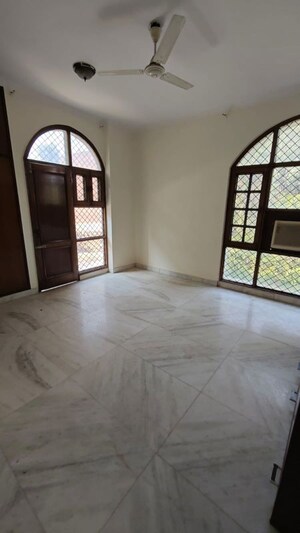 Room in 4 BHK Apartment at Gulmohar Park – for Rent