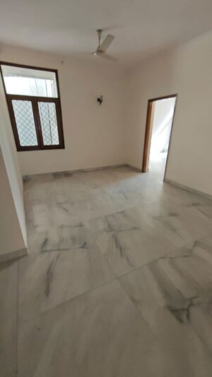 Room in 4 BHK Apartment at Gulmohar Park – for Rent