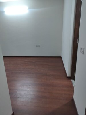 Room in 2 BHK Apartment at Amanora Elivate Tower, Hadapsar – for Rent