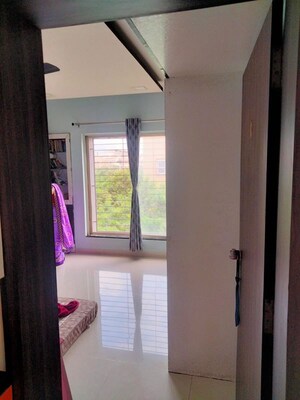 Room in 2 BHK Apartment at Shalimar Residency Lohegaon, Lohgaon – for Rent