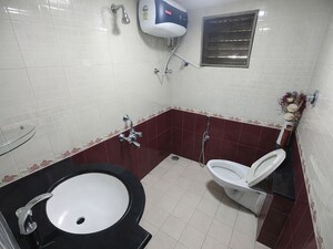 Bathroom in 4 BHK Apartment at Emaar Residency, Richards Town – for Rent